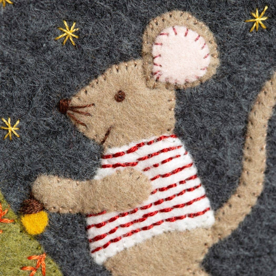 Christmas with the Mouse Family - Felt Appliqué Hoop Kit