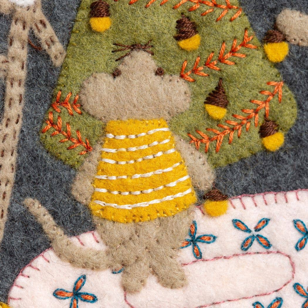 Christmas with the Mouse Family - Felt Appliqué Hoop Kit