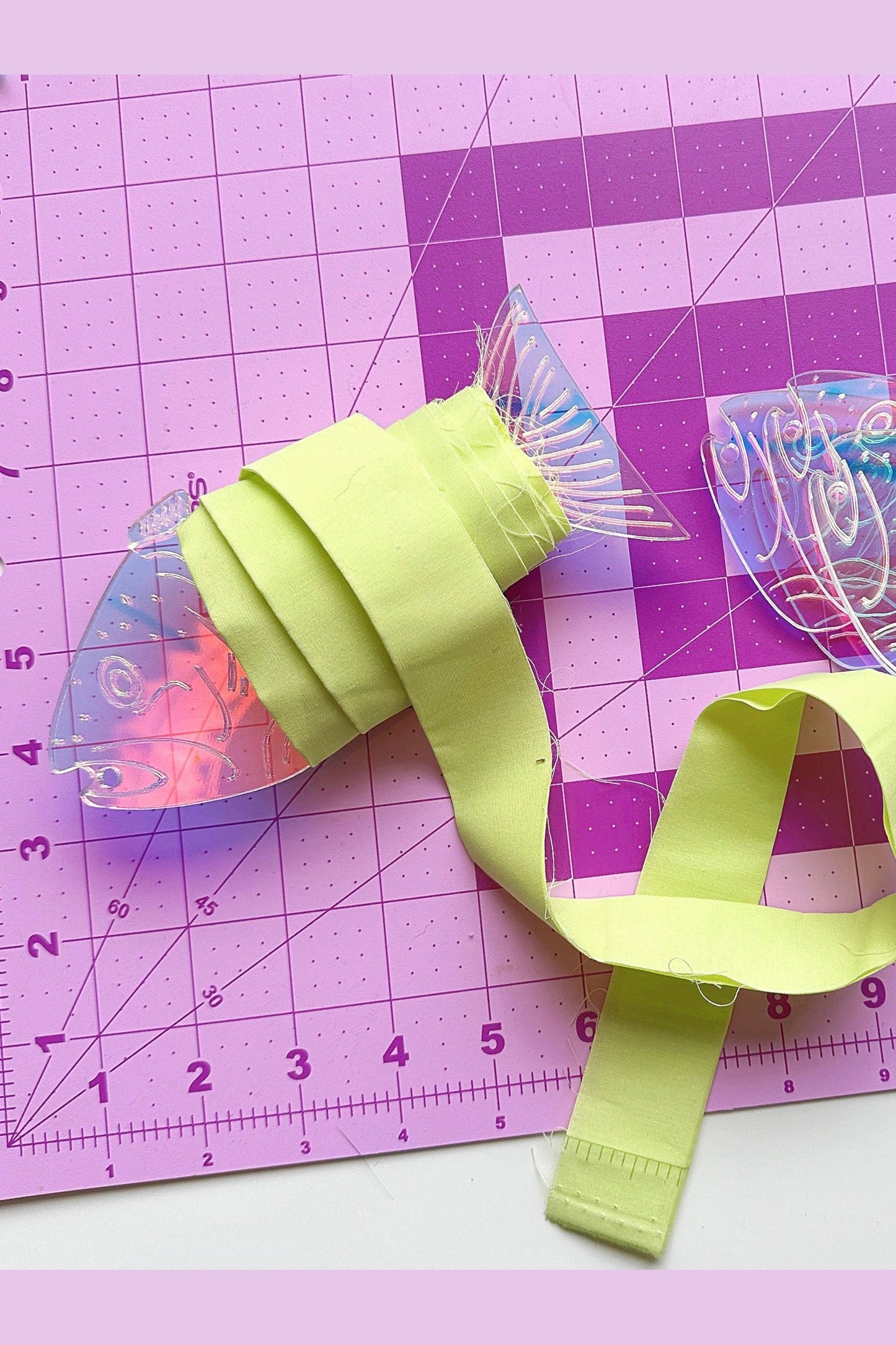 “Fresh Caught Binding” – Acrylic Quilt Binding Holder