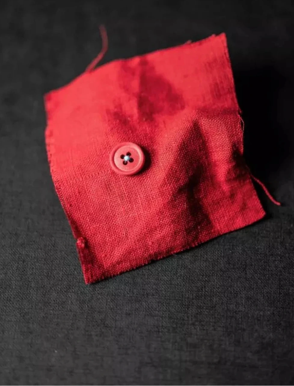 Cotton Button Classic Red (11mm) - Mechant & Mills