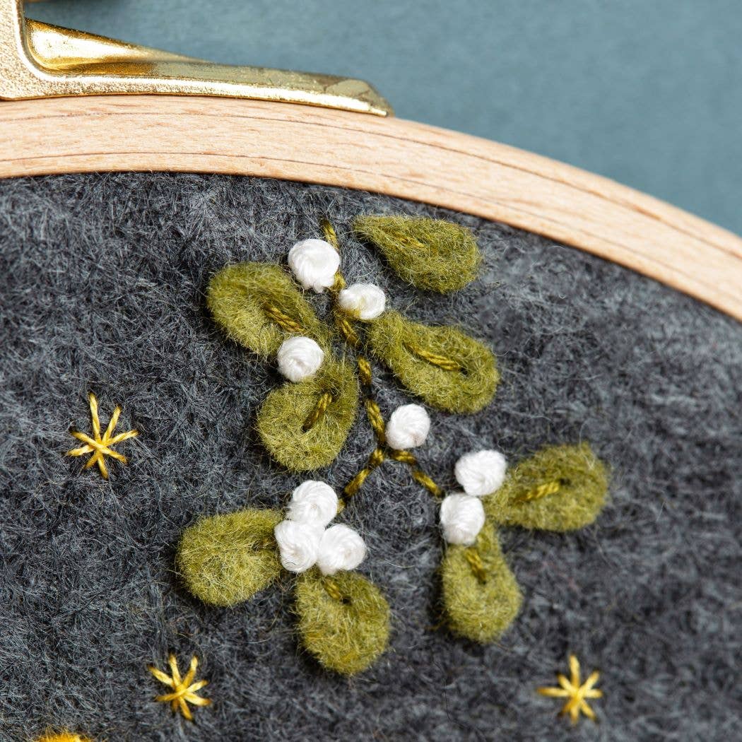 Christmas with the Mouse Family - Felt Appliqué Hoop Kit