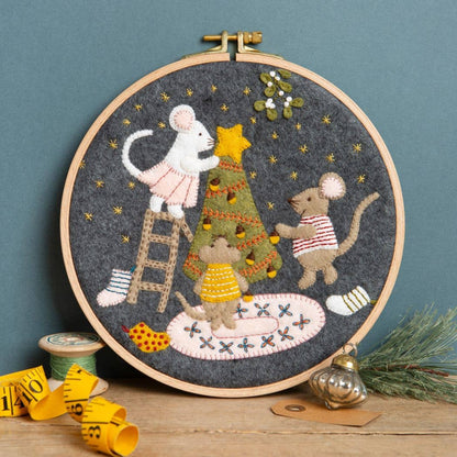 Christmas with the Mouse Family - Felt Appliqué Hoop Kit