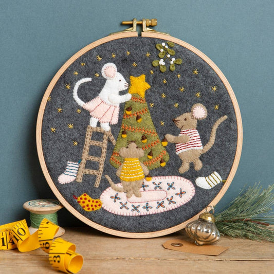 Christmas with the Mouse Family - Felt Appliqué Hoop Kit