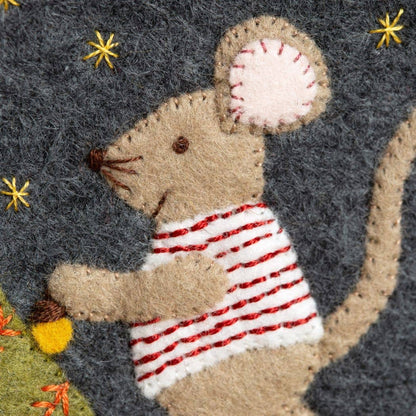 Christmas with the Mouse Family - Felt Appliqué Hoop Kit