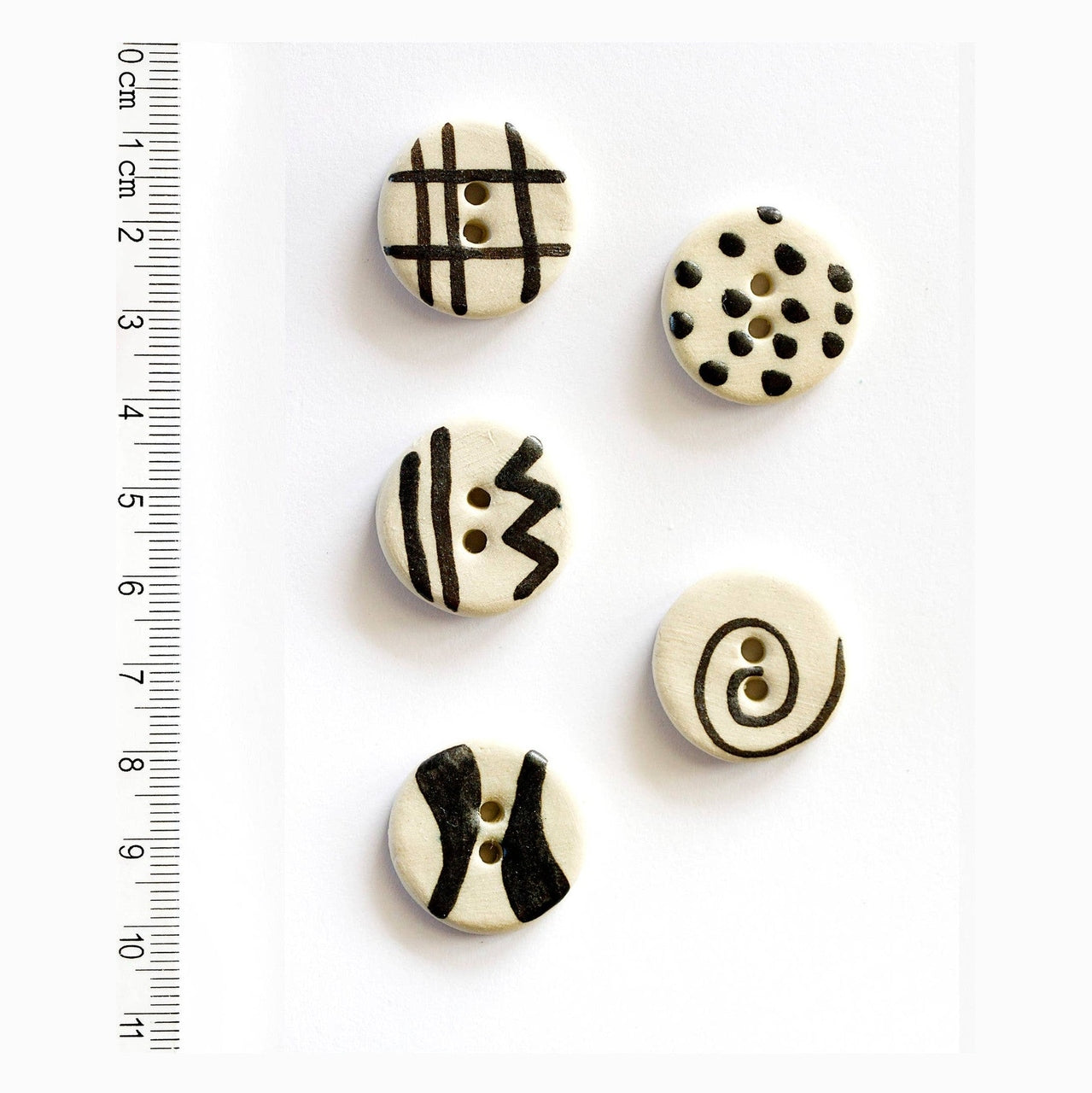 Black and White Geometric Pattern Sewing Buttons