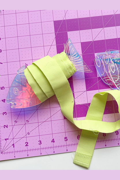 “Fresh Caught Binding” – Acrylic Quilt Binding Holder