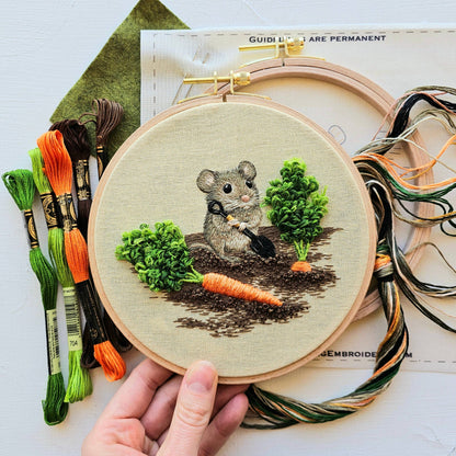 Garden Mouse - Embroidery Kit