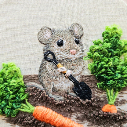Garden Mouse - Embroidery Kit