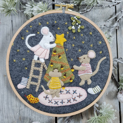 Christmas with the Mouse Family - Felt Appliqué Hoop Kit