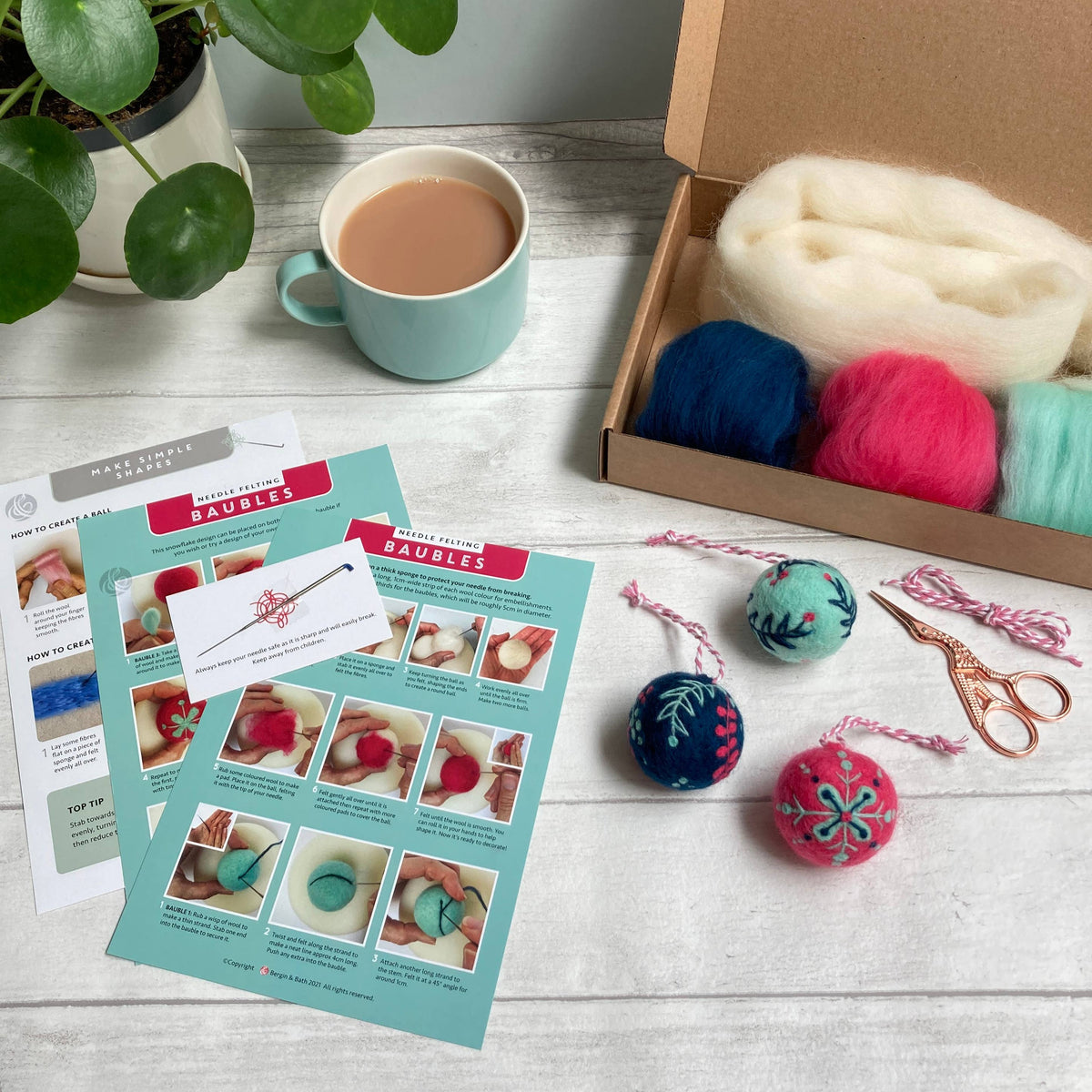Christmas Baubles - Needle Felting Kit