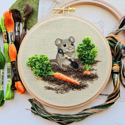 Garden Mouse - Embroidery Kit