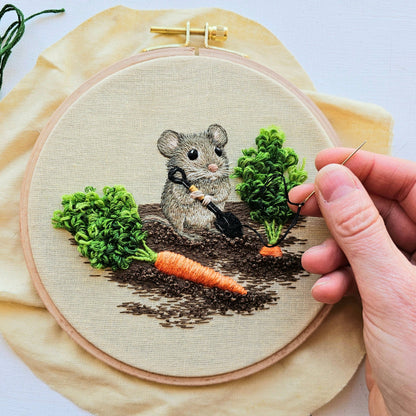 Garden Mouse - Embroidery Kit