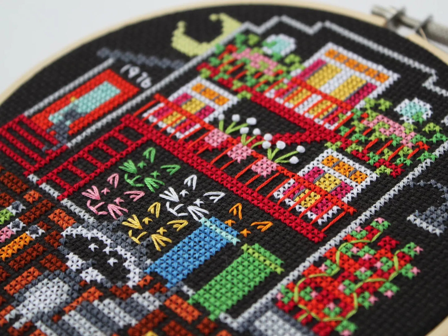 Alley Racoon - Cross Stitch Kit